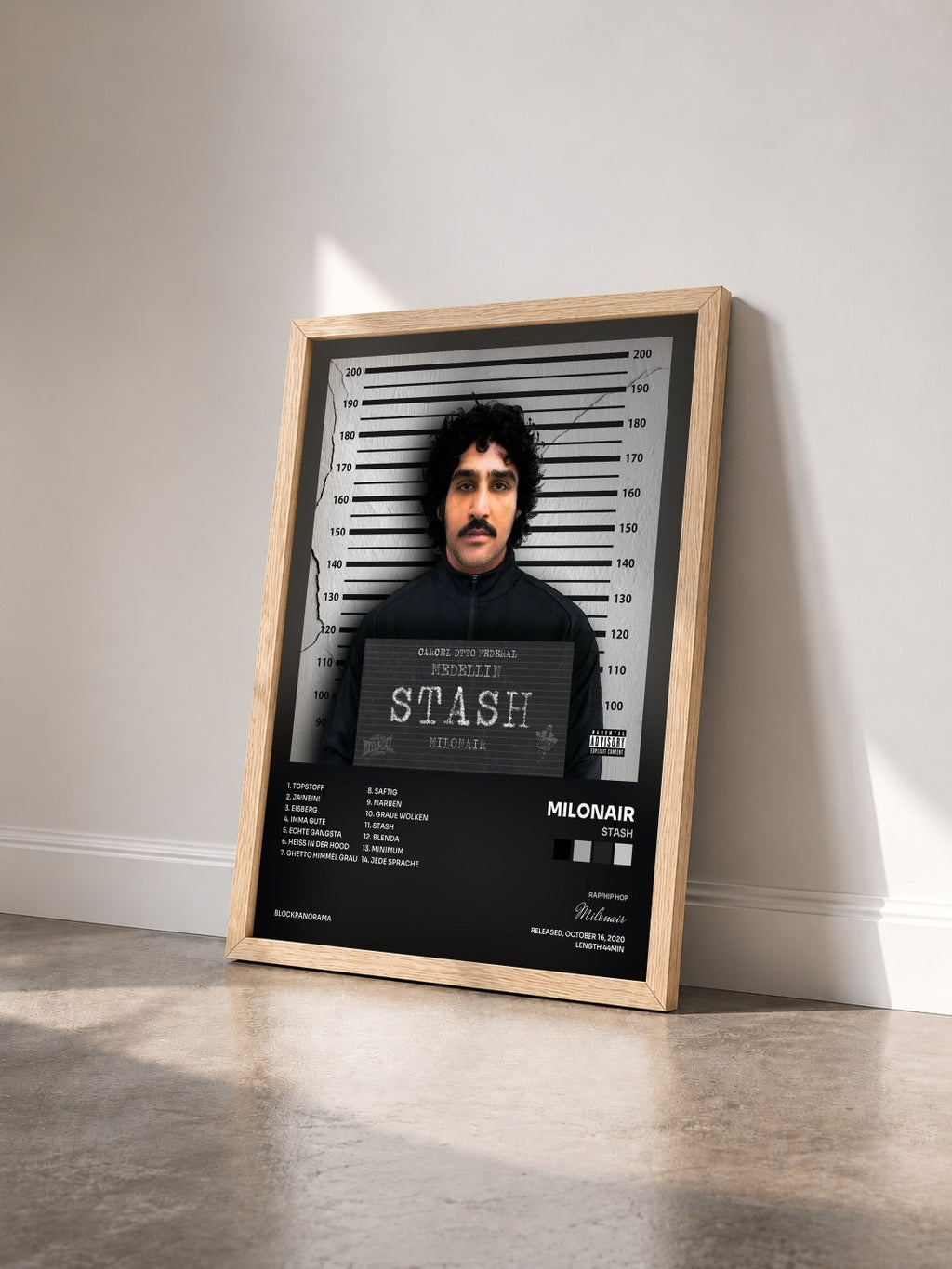 #bois Tableau de l'album STASH de Milonair vu de trois quarts, cadre en bois brut