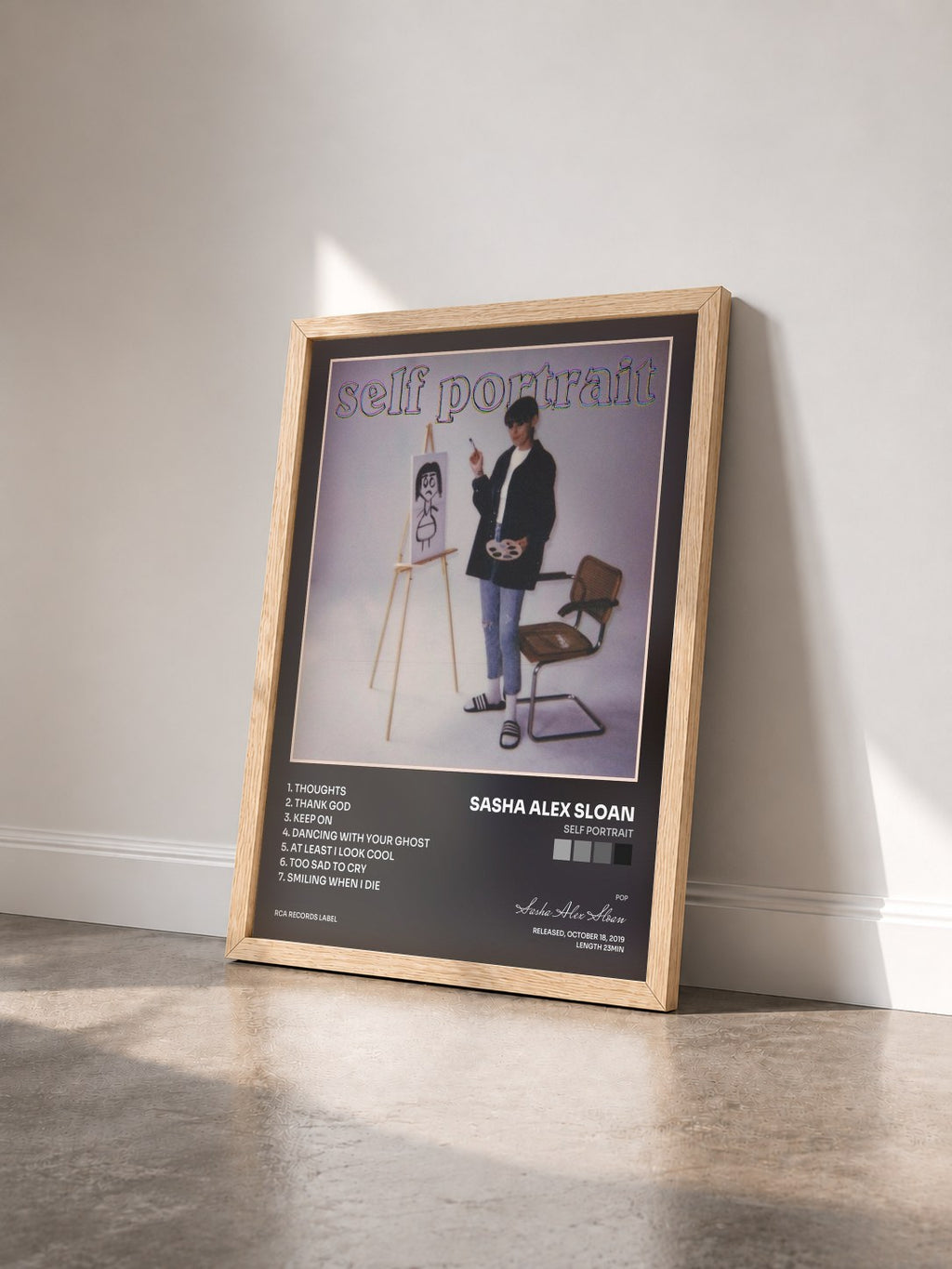 #bois Tableau de l'album Self Portrait de Sasha Alex Sloan vu de trois quarts, cadre en bois brut