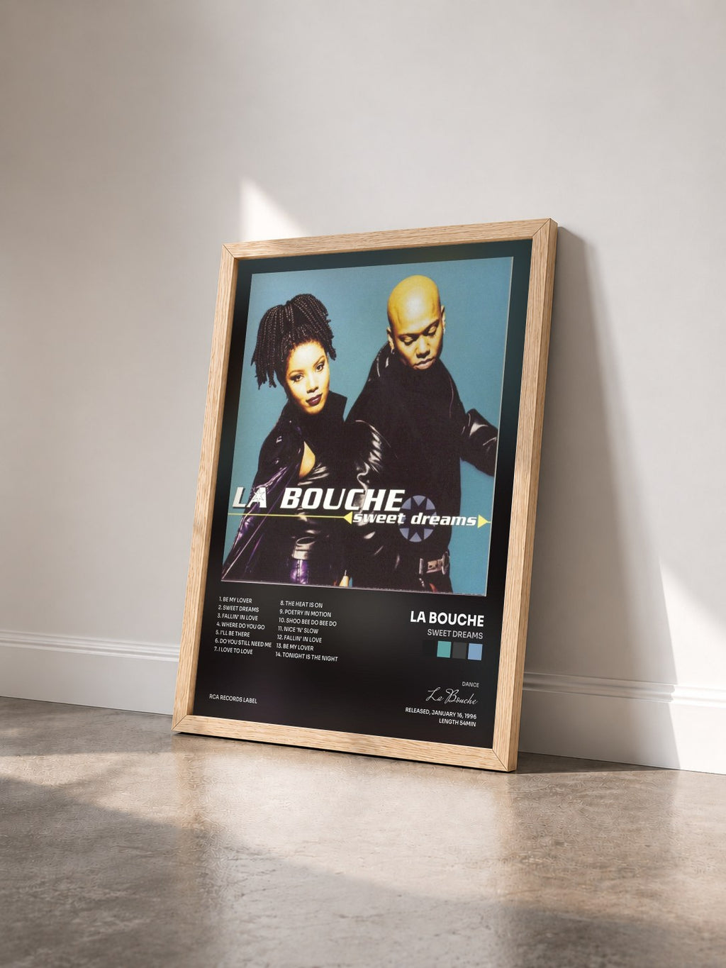#bois Tableau de l'album Sweet Dreams de La Bouche vu de trois quarts, cadre en bois brut
