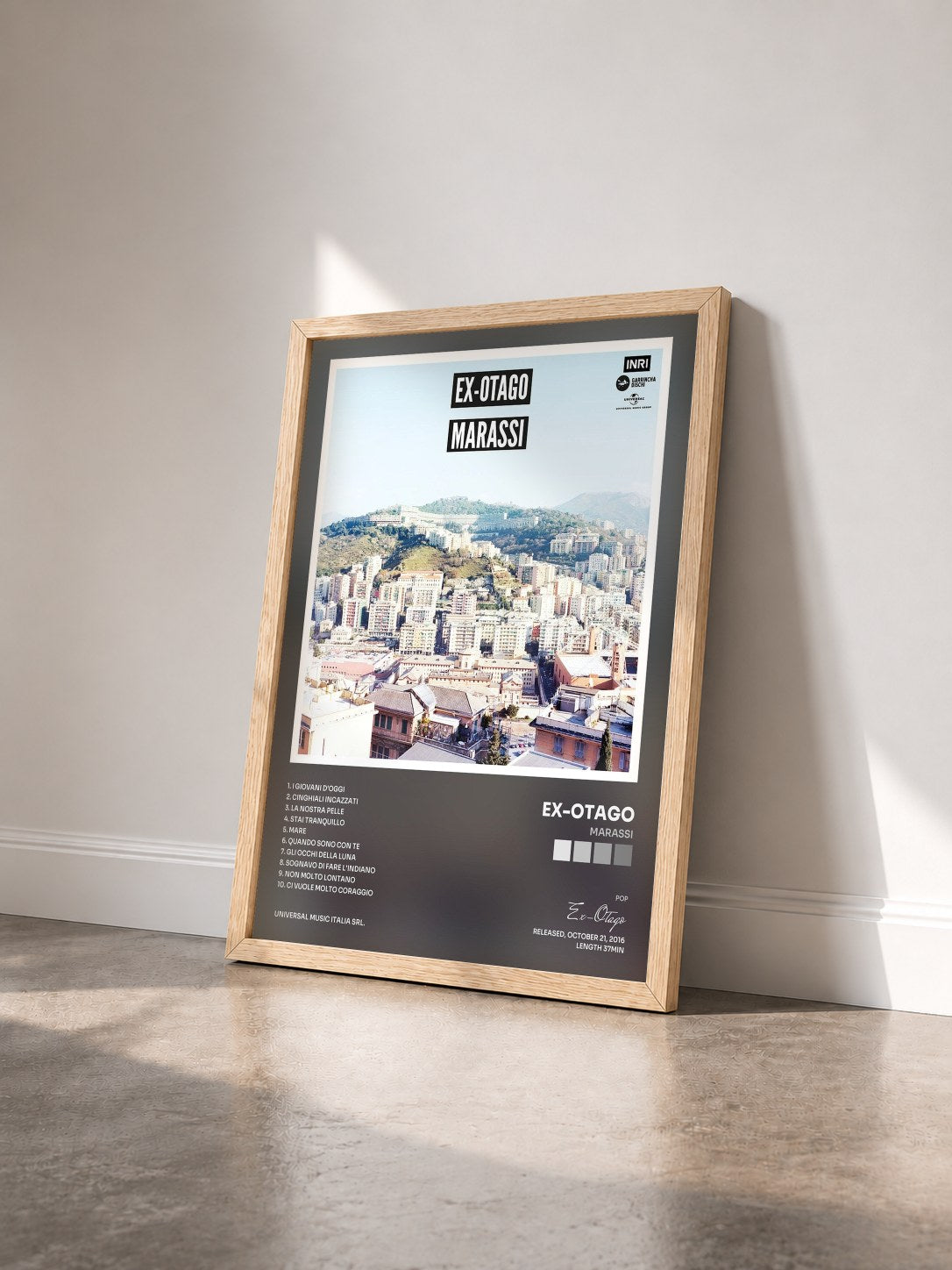 #bois Tableau de l'album Marassi de Ex-Otago vu de trois quarts, cadre en bois brut