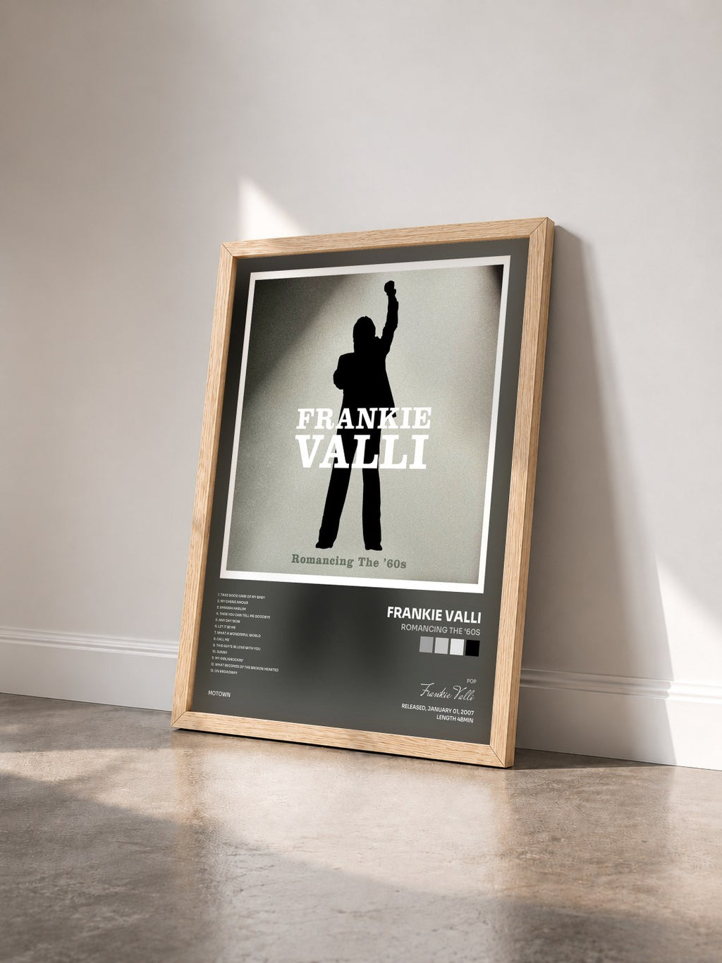 #bois Tableau de l'album Romancing The '60s de Frankie Valli vu de trois quarts, cadre en bois brut