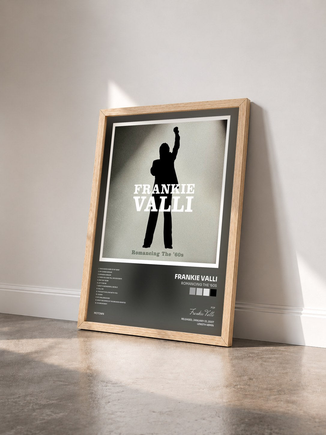 #bois Tableau de l'album Romancing The '60s de Frankie Valli vu de trois quarts, cadre en bois brut