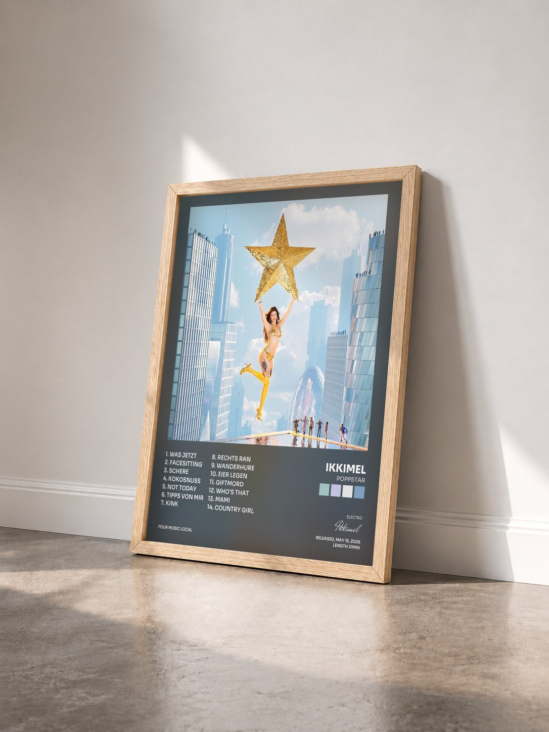 #bois Tableau de l'album POPPSTAR de Ikkimel vu de trois quarts, cadre en bois brut