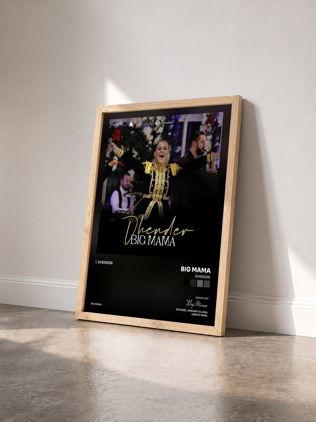 #bois Tableau de l'album Dhender de Big Mama vu de trois quarts, cadre en bois brut