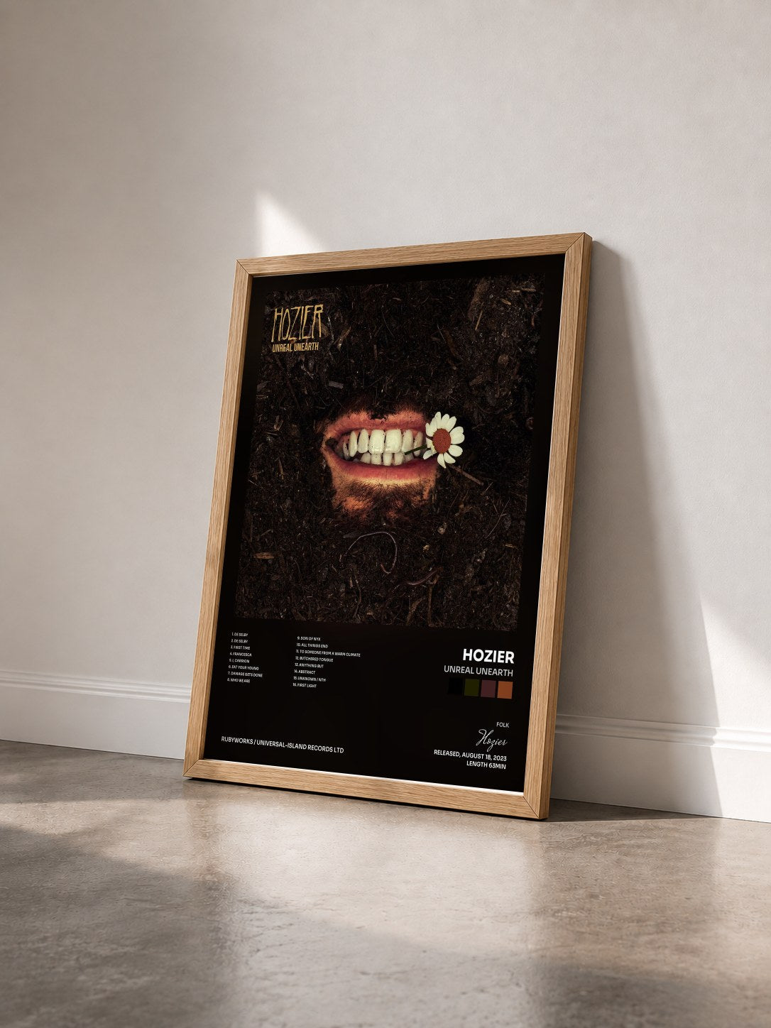 #bois Tableau de l'album Unreal Unearth de Hozier vu de trois quarts, cadre en bois brut