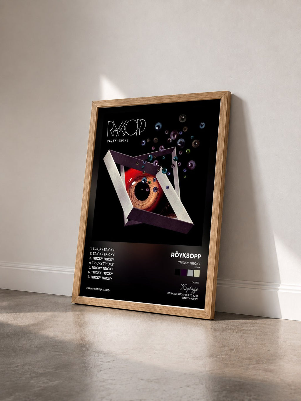 #bois Tableau de l'album Tricky Tricky (Remix) de Röyksopp vu de trois quarts, cadre en bois brut