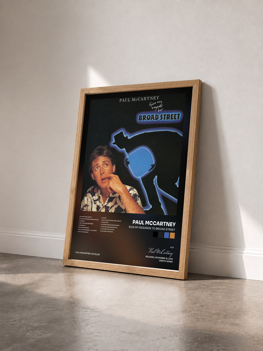 #bois Tableau de l'album Give My Regards To Broad Street de Paul McCartney vu de trois quarts, cadre en bois brut