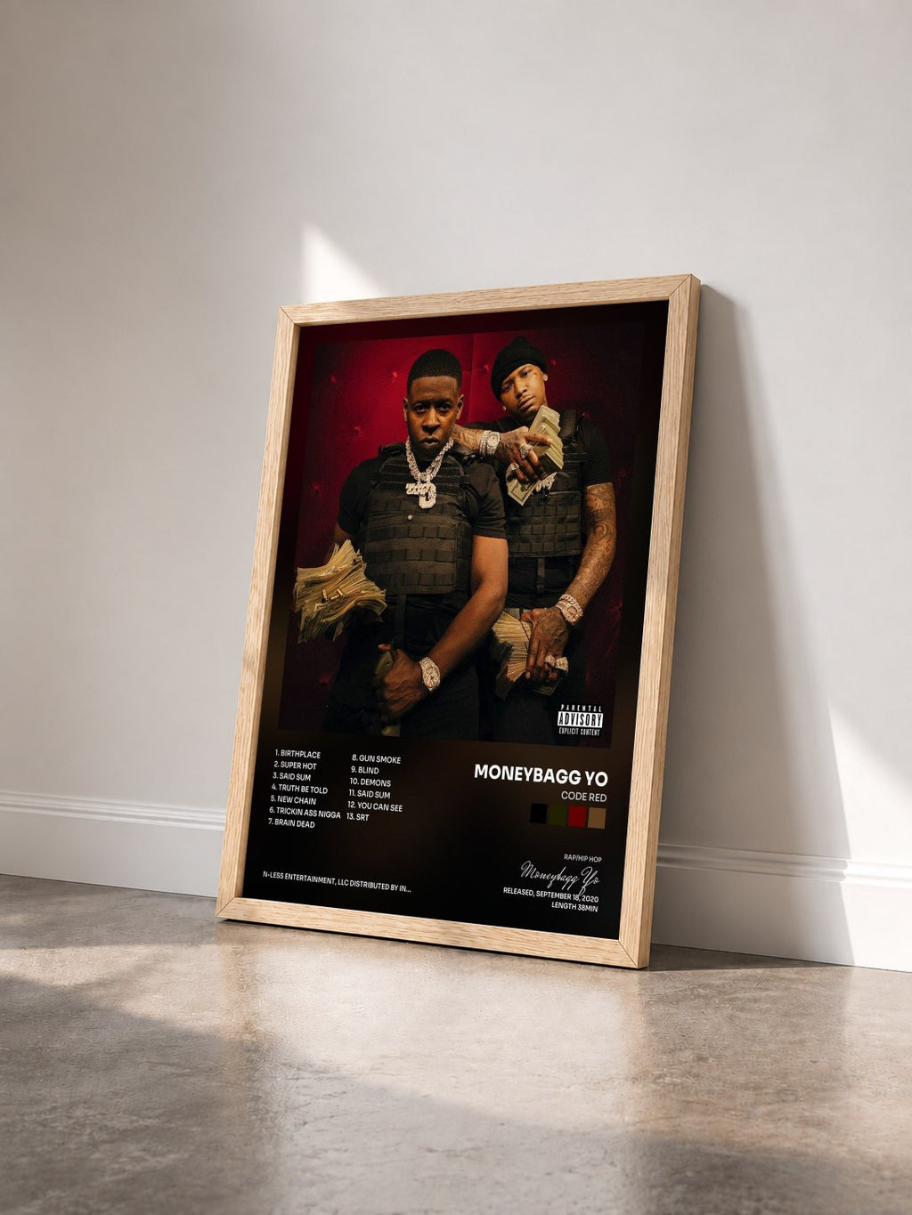 #bois Tableau de l'album Code Red de Moneybagg Yo vu de trois quarts, cadre en bois brut