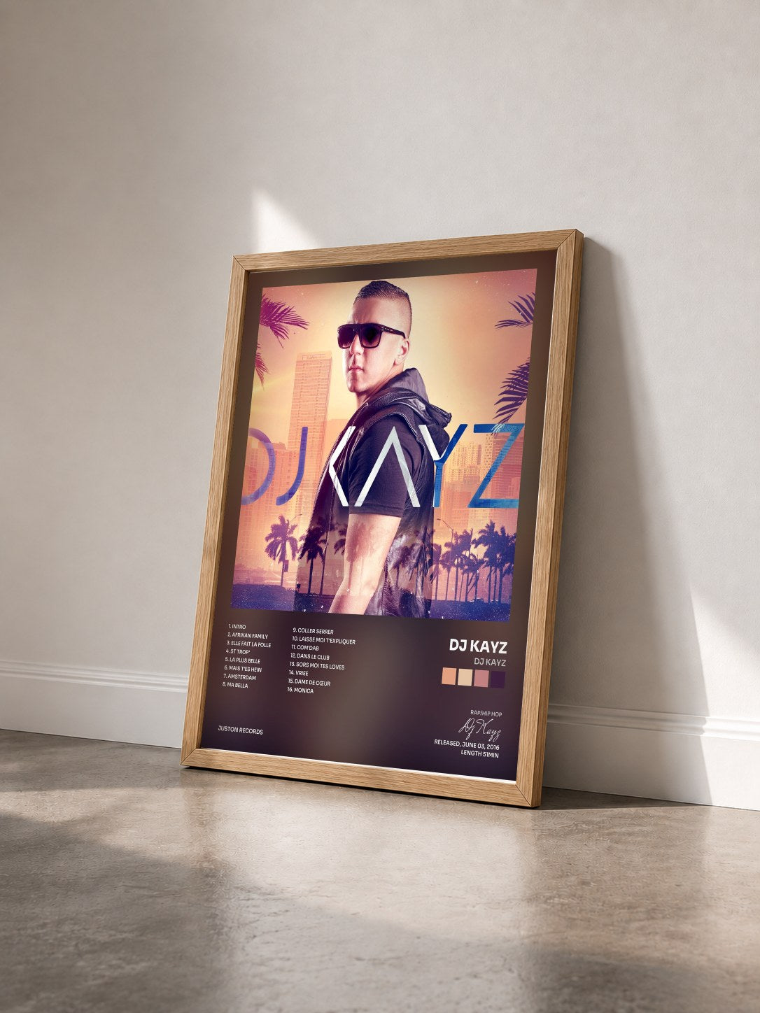 #bois Tableau de l'album DJ Kayz de Dj Kayz vu de trois quarts, cadre en bois brut
