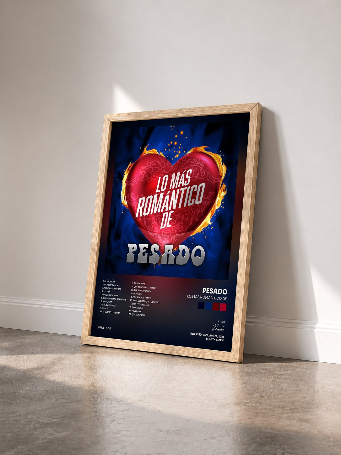 #bois Tableau de l'album Lo Más Romántico De de Pesado vu de trois quarts, cadre en bois brut