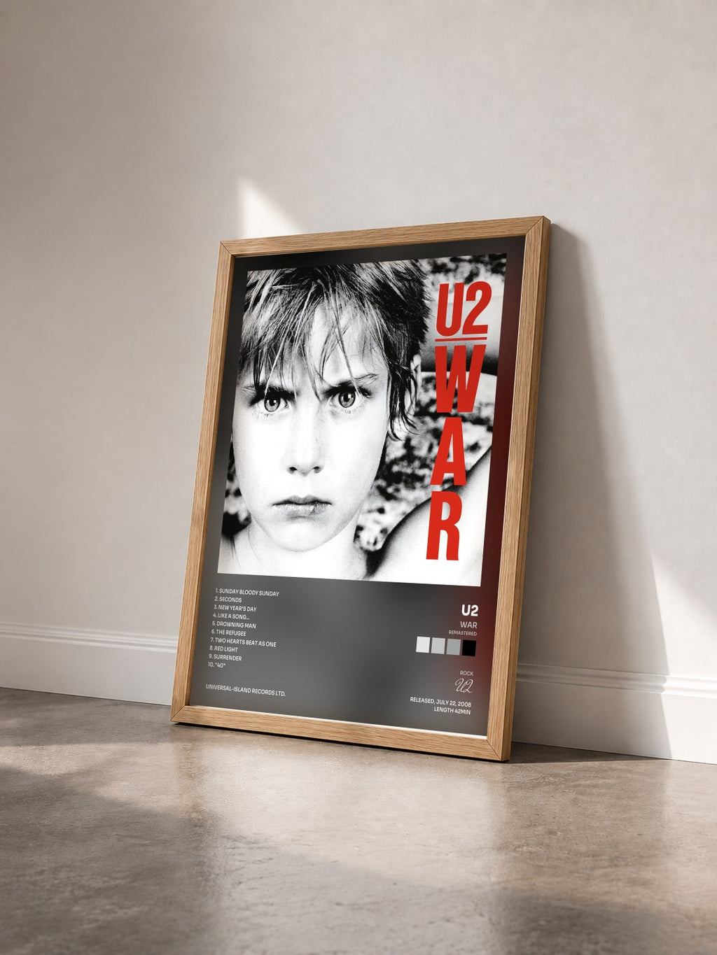 #bois Tableau de l'album War (Remastered) de U2 vu de trois quarts, cadre en bois brut