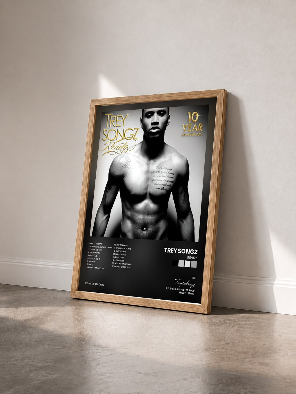 #bois Tableau de l'album Ready de Trey Songz vu de trois quarts, cadre en bois brut