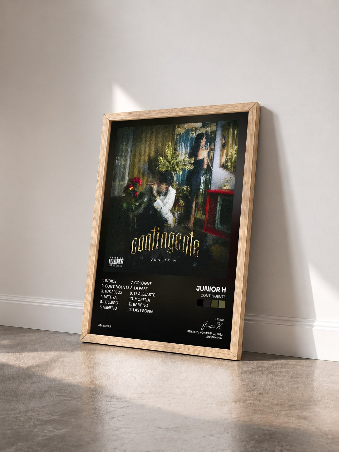 #bois Tableau de l'album CONTINGENTE de Junior H vu de trois quarts, cadre en bois brut