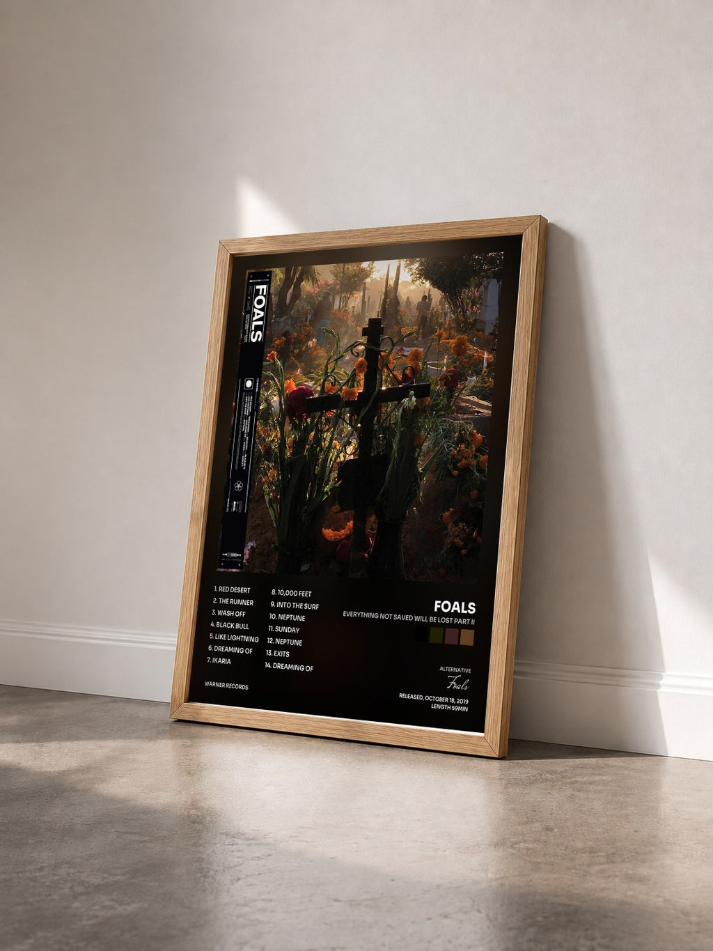 #bois Tableau de l'album Everything Not Saved Will Be Lost Part II de Foals vu de trois quarts, cadre en bois brut