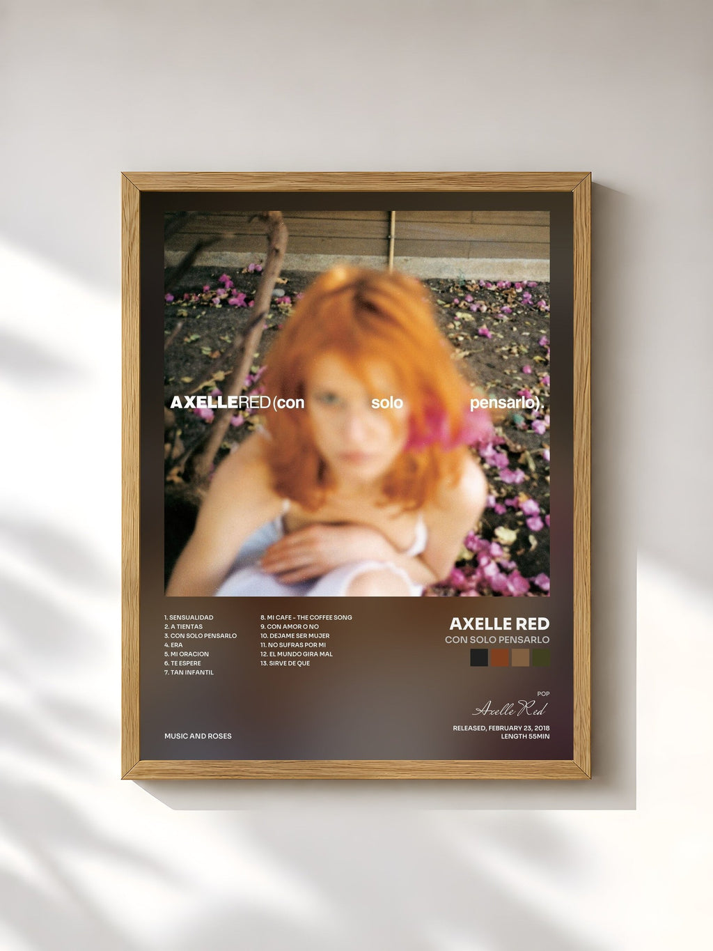 #bois Tableau de l'album Con Solo Pensarlo de Axelle Red, cadre en bois brut, imprimé et encadré en France