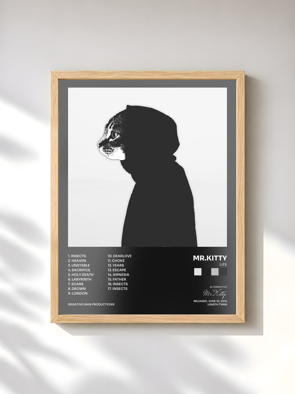 #bois Tableau de l'album Life de Mr.Kitty, cadre en bois brut, imprimé et encadré en France