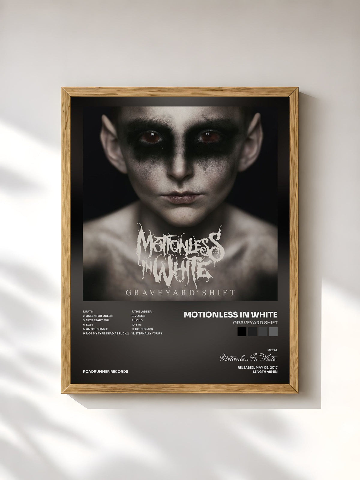 #bois Tableau de l'album Graveyard Shift de Motionless In White, cadre en bois brut, imprimé et encadré en France