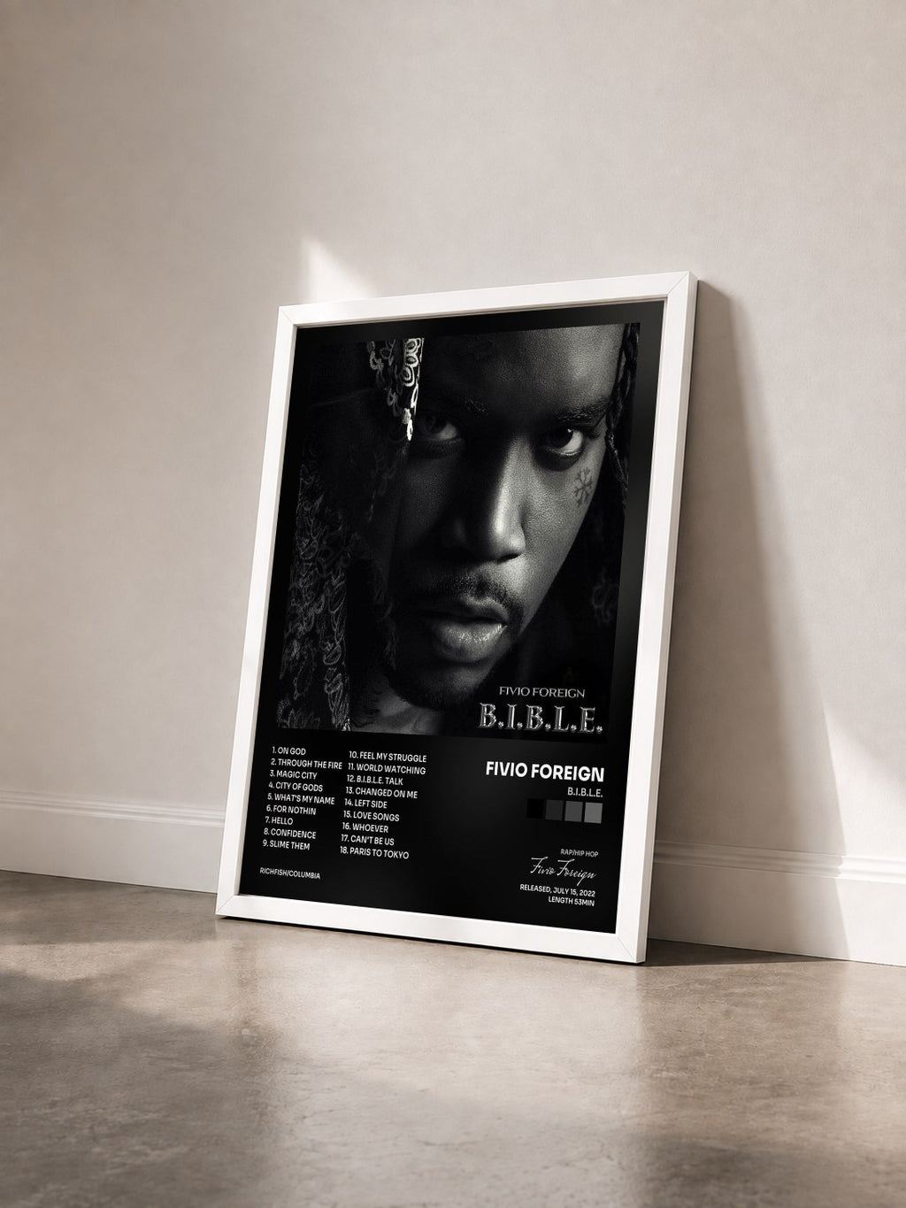 #blanc Tableau de l'album B.I.B.L.E. de Fivio Foreign vu de trois quarts, cadre blanc