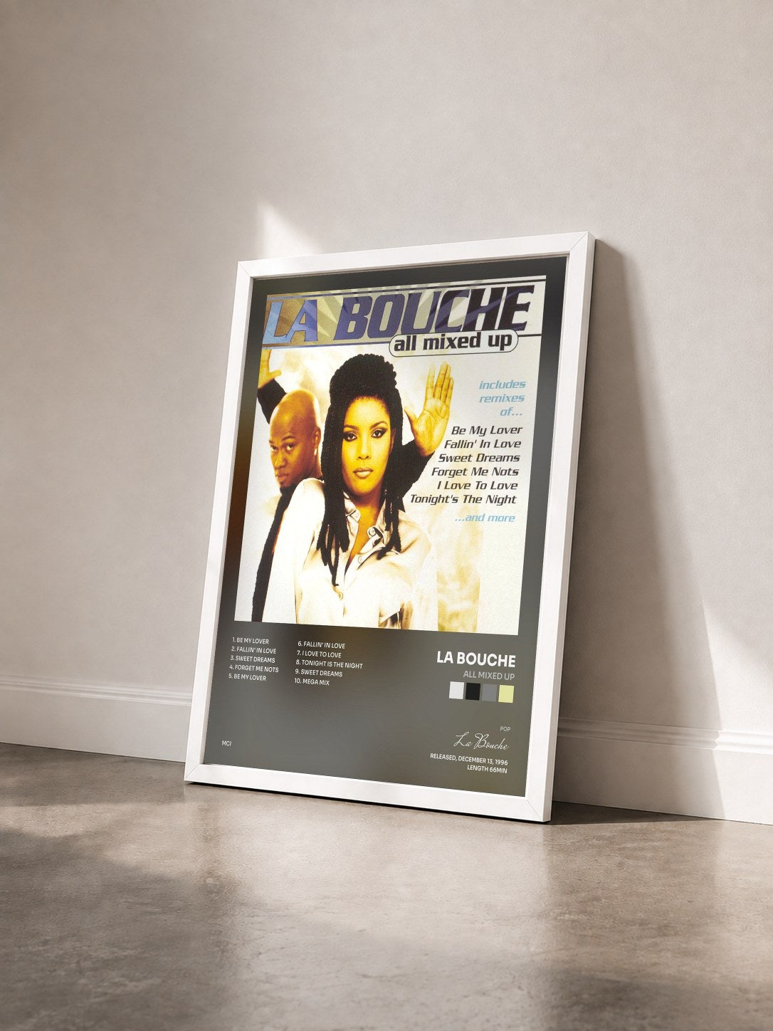 #blanc Tableau de l'album All Mixed Up de La Bouche vu de trois quarts, cadre blanc