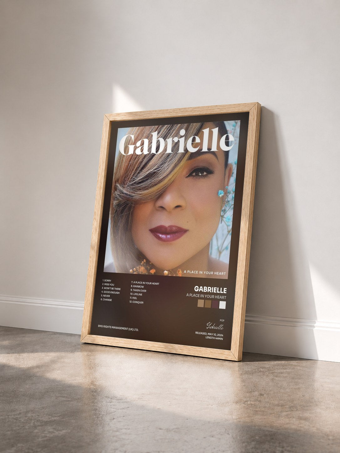 #bois Tableau de l'album A Place In Your Heart de Gabrielle vu de trois quarts, cadre en bois brut