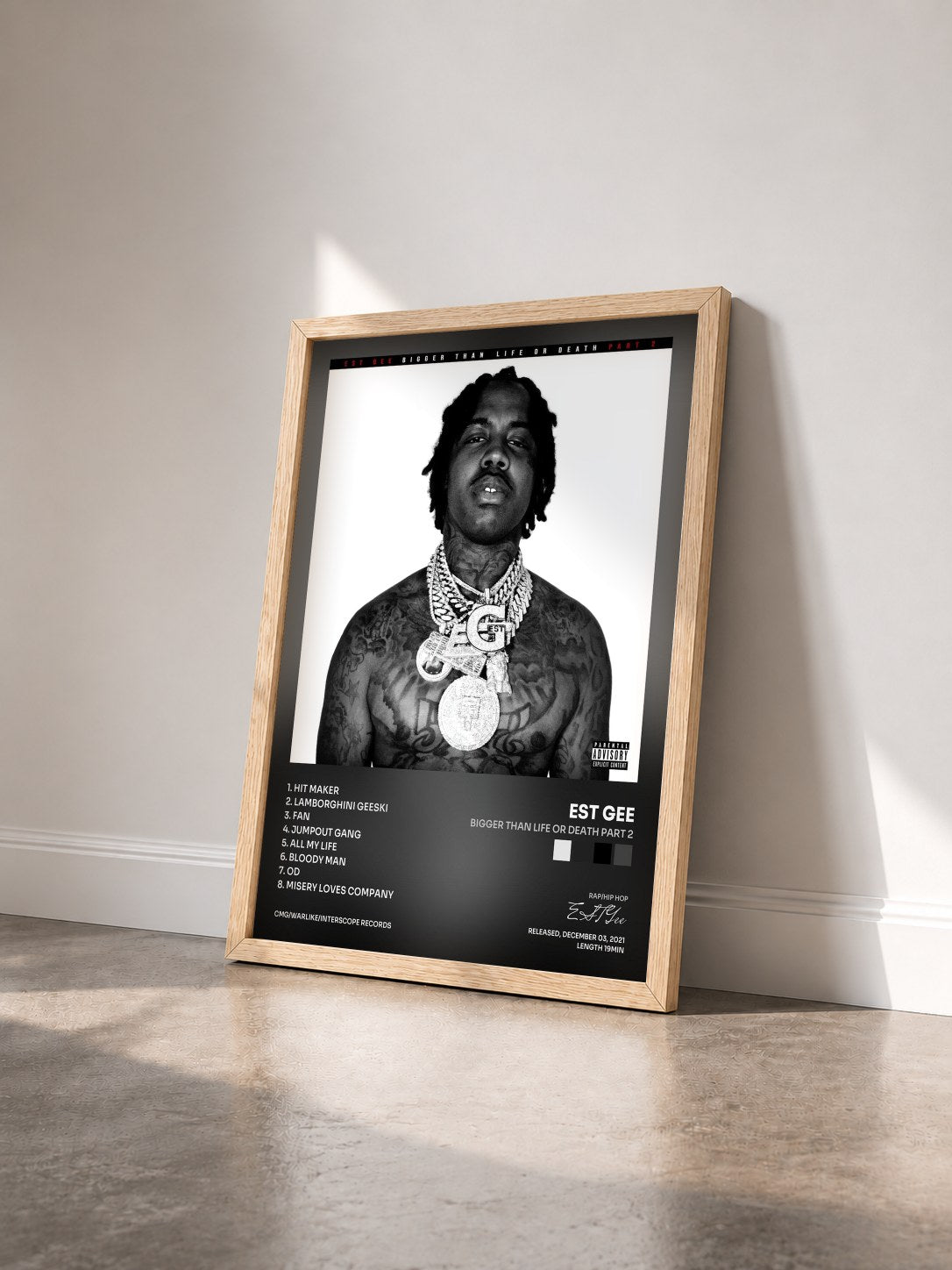 #bois Tableau de l'album Bigger Than Life Or Death Part 2 de EST Gee vu de trois quarts, cadre en bois brut