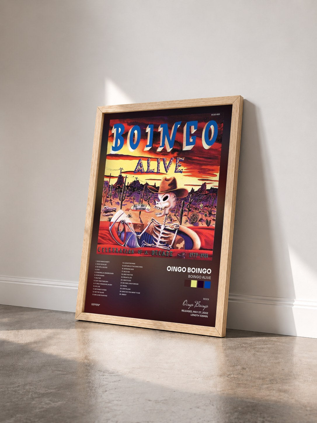 #bois Tableau de l'album Boingo Alive de Oingo Boingo vu de trois quarts, cadre en bois brut