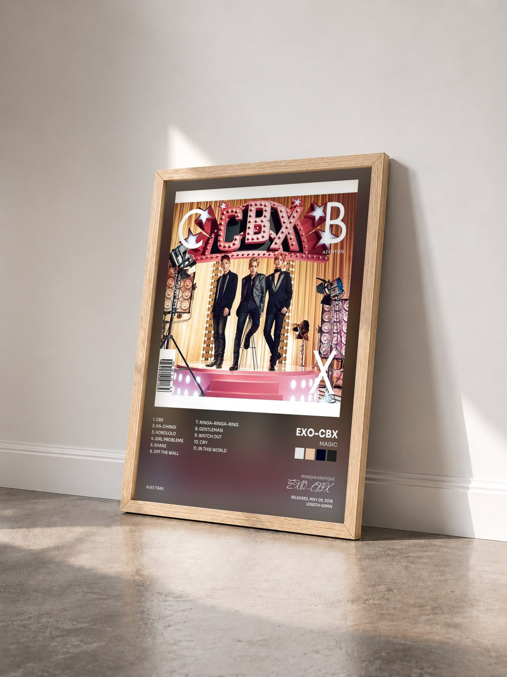 #bois Tableau de l'album MAGIC de EXO-CBX vu de trois quarts, cadre en bois brut
