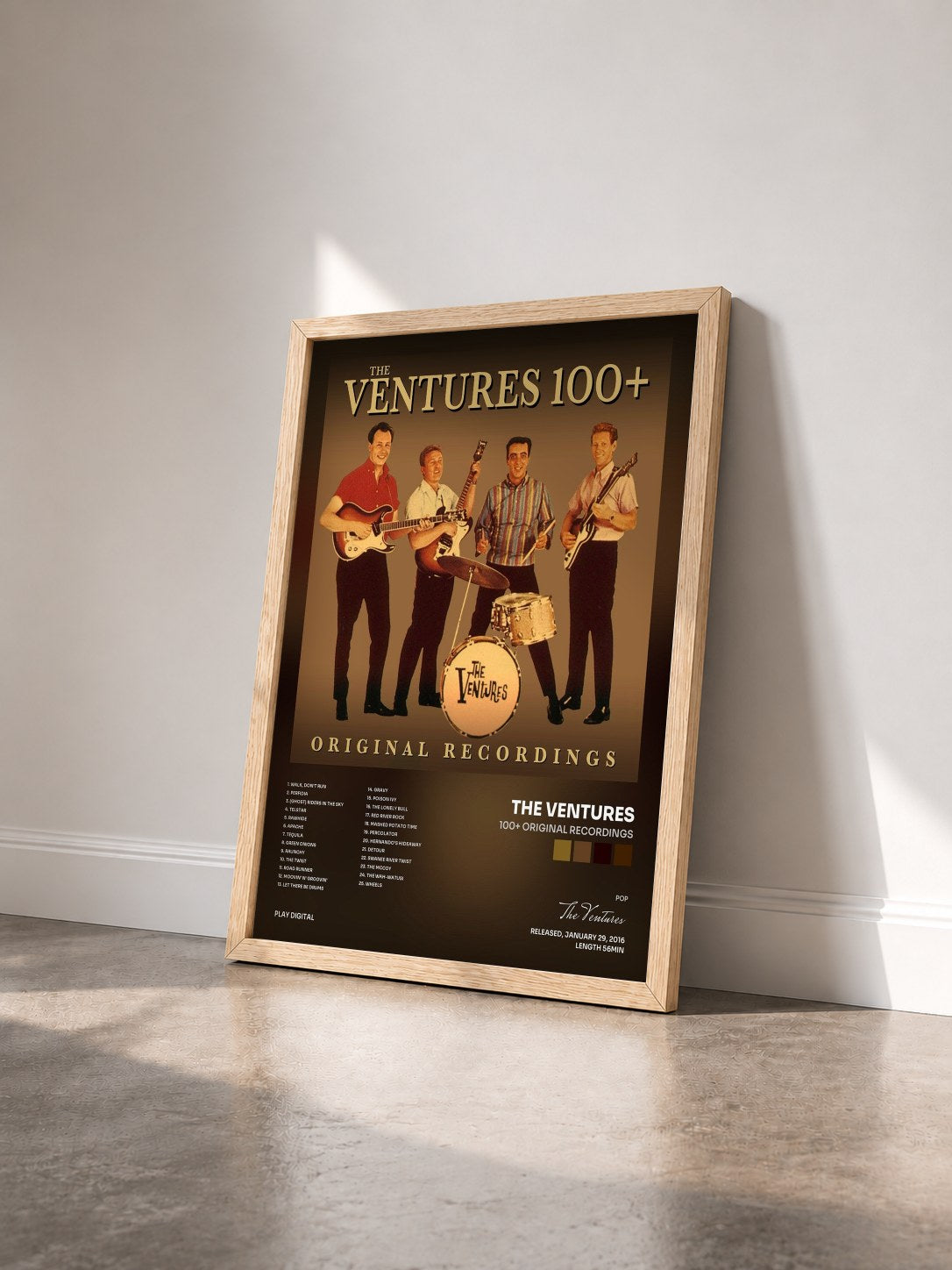 #bois Tableau de l'album 100+ Original Recordings de The Ventures vu de trois quarts, cadre en bois brut