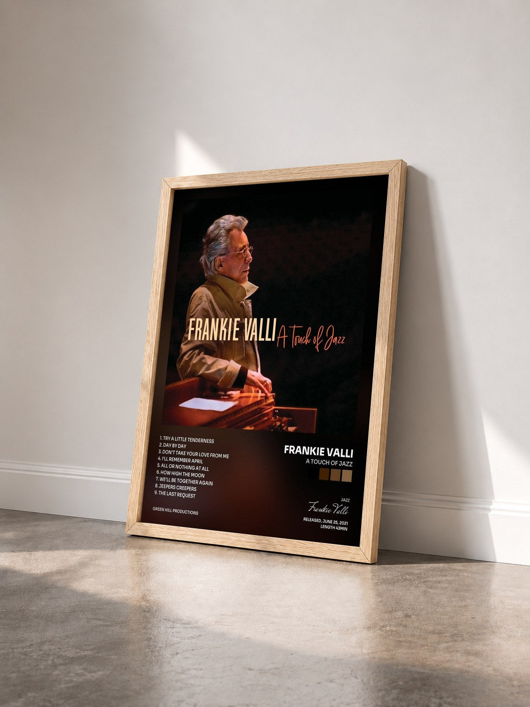 #bois Tableau de l'album A Touch Of Jazz de Frankie Valli vu de trois quarts, cadre en bois brut