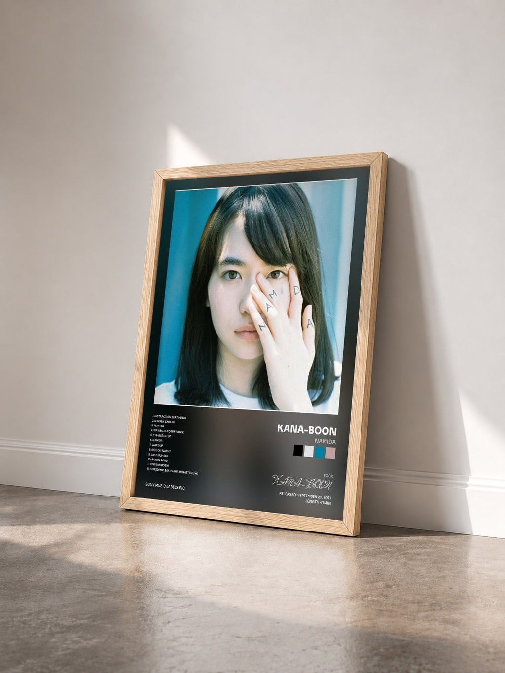 #bois Tableau de l'album NAMiDA de KANA-BOON vu de trois quarts, cadre en bois brut