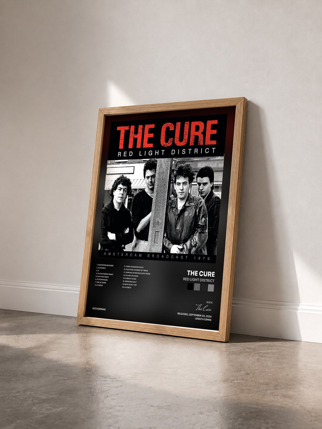 #bois Tableau de l'album Red Light District de The Cure vu de trois quarts, cadre en bois brut