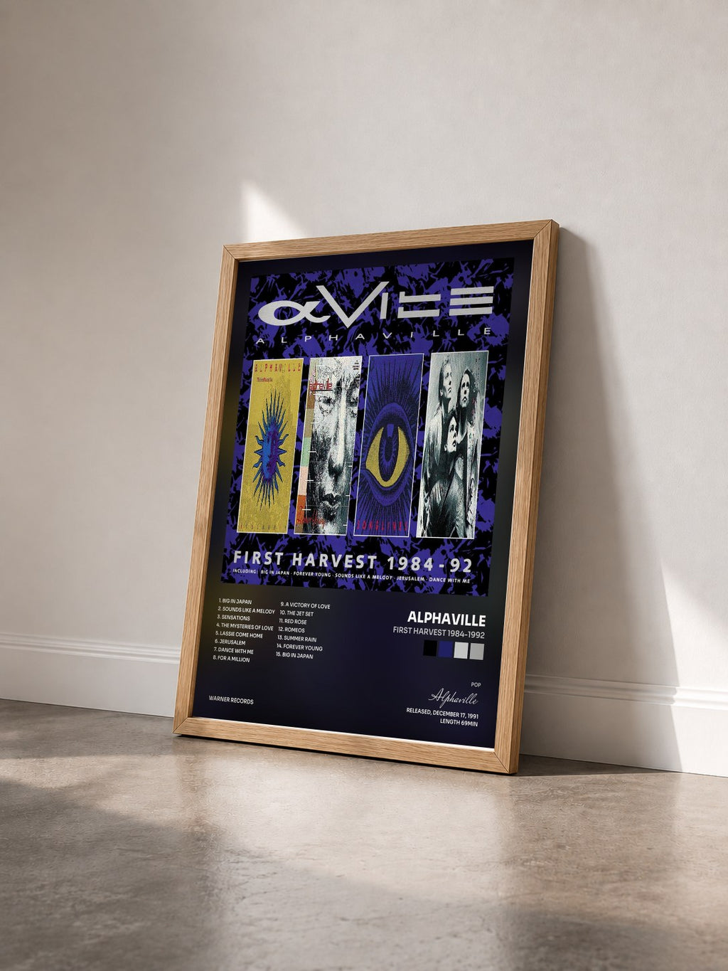 #bois Tableau de l'album First Harvest 1984-1992 de Alphaville vu de trois quarts, cadre en bois brut