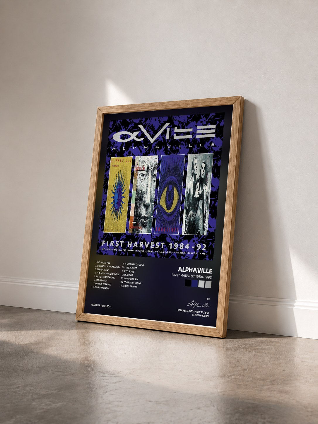 #bois Tableau de l'album First Harvest 1984-1992 de Alphaville vu de trois quarts, cadre en bois brut