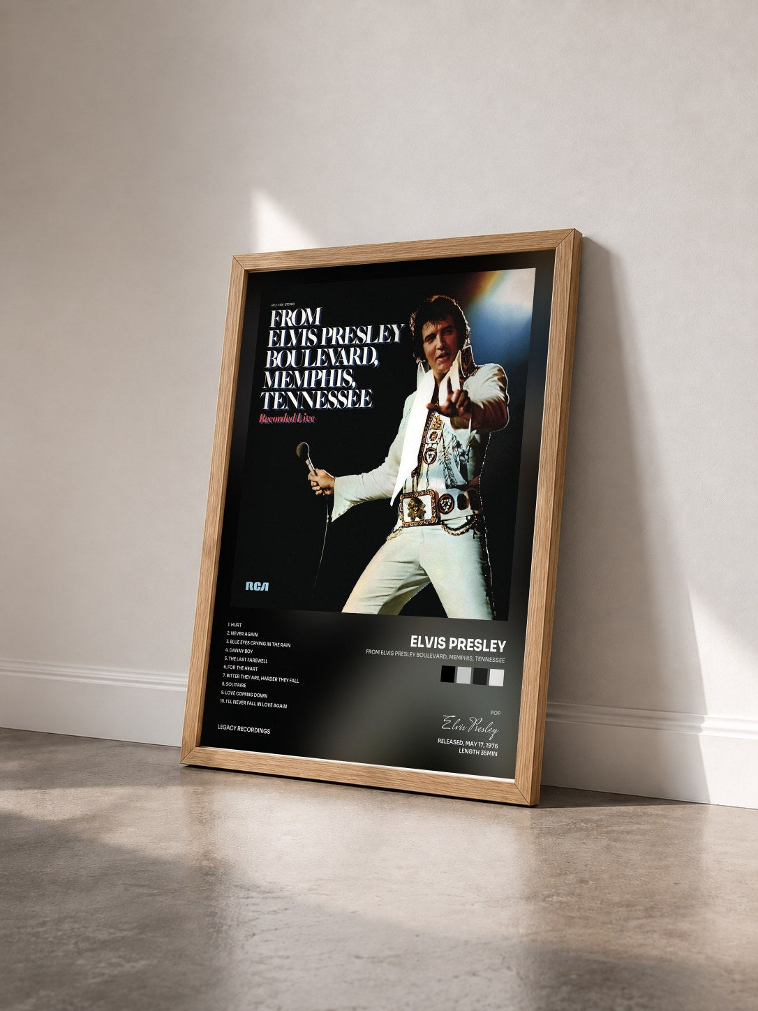 #bois Tableau de l'album From Elvis Presley Boulevard, Memphis, Tennessee de Elvis Presley vu de trois quarts, cadre en bois brut