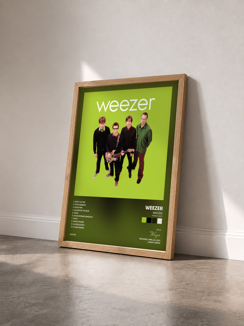 #bois Tableau de l'album Weezer (Green Album) de Weezer vu de trois quarts, cadre en bois brut