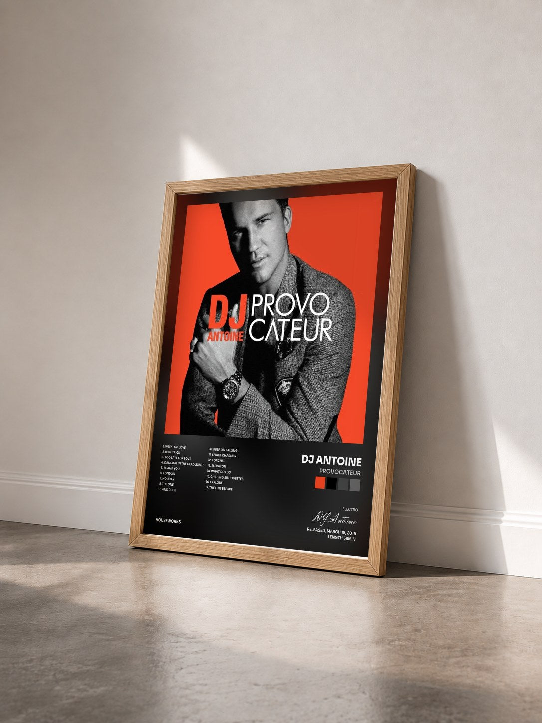 #bois Tableau de l'album Provocateur de DJ Antoine vu de trois quarts, cadre en bois brut