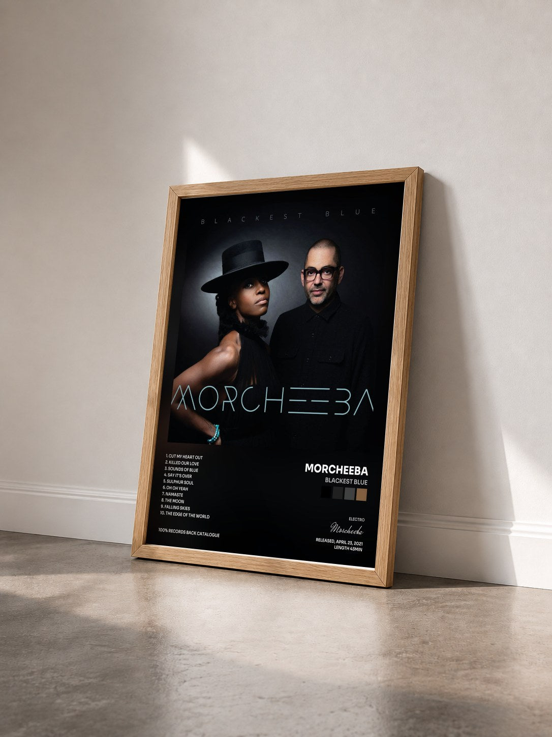 #bois Tableau de l'album Blackest Blue de Morcheeba vu de trois quarts, cadre en bois brut