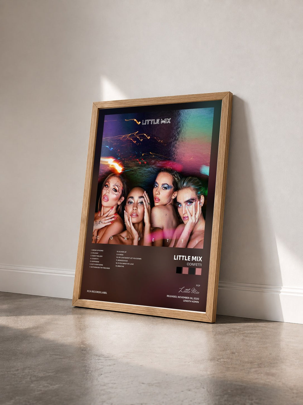 #bois Tableau de l'album Confetti de Little Mix vu de trois quarts, cadre en bois brut