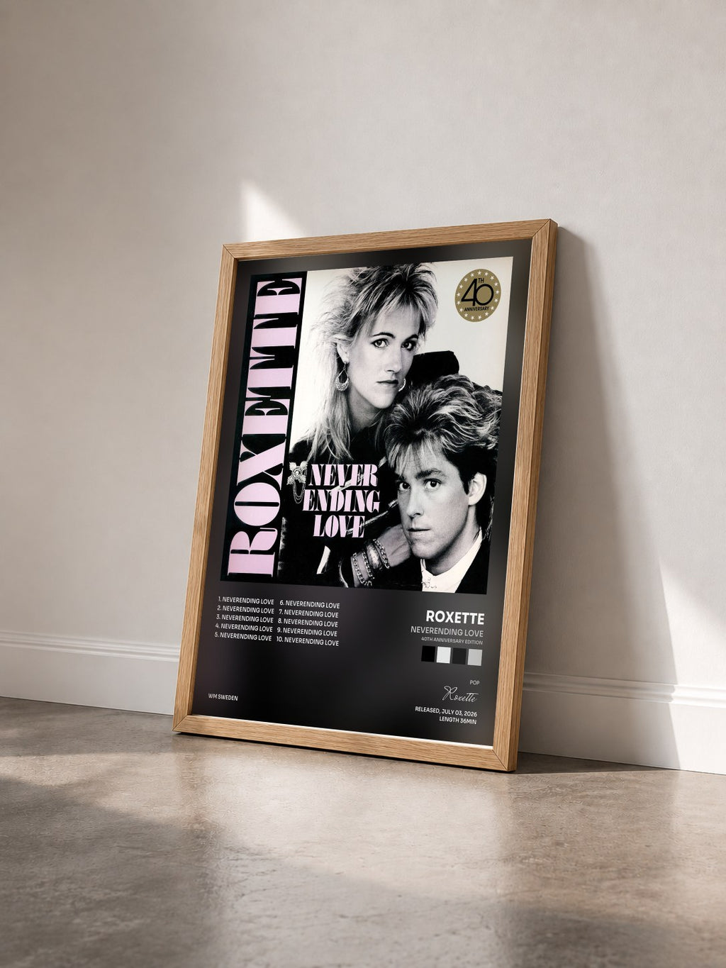 #bois Tableau de l'album Neverending Love (40th Anniversary Edition) de Roxette vu de trois quarts, cadre en bois brut