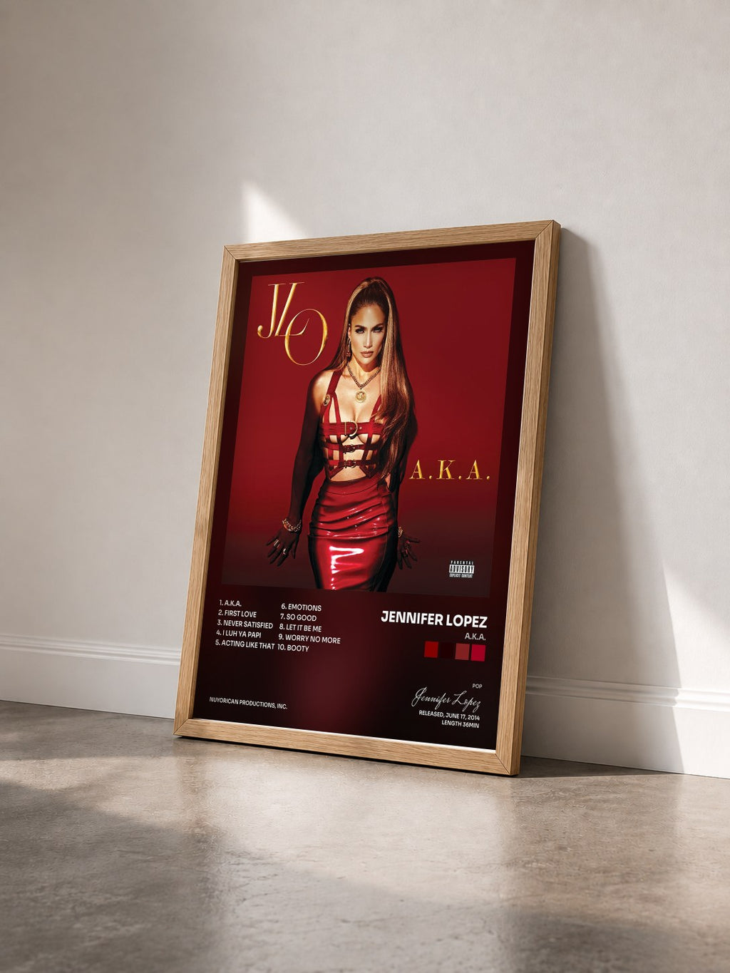 #bois Tableau de l'album A.K.A. de Jennifer Lopez vu de trois quarts, cadre en bois brut