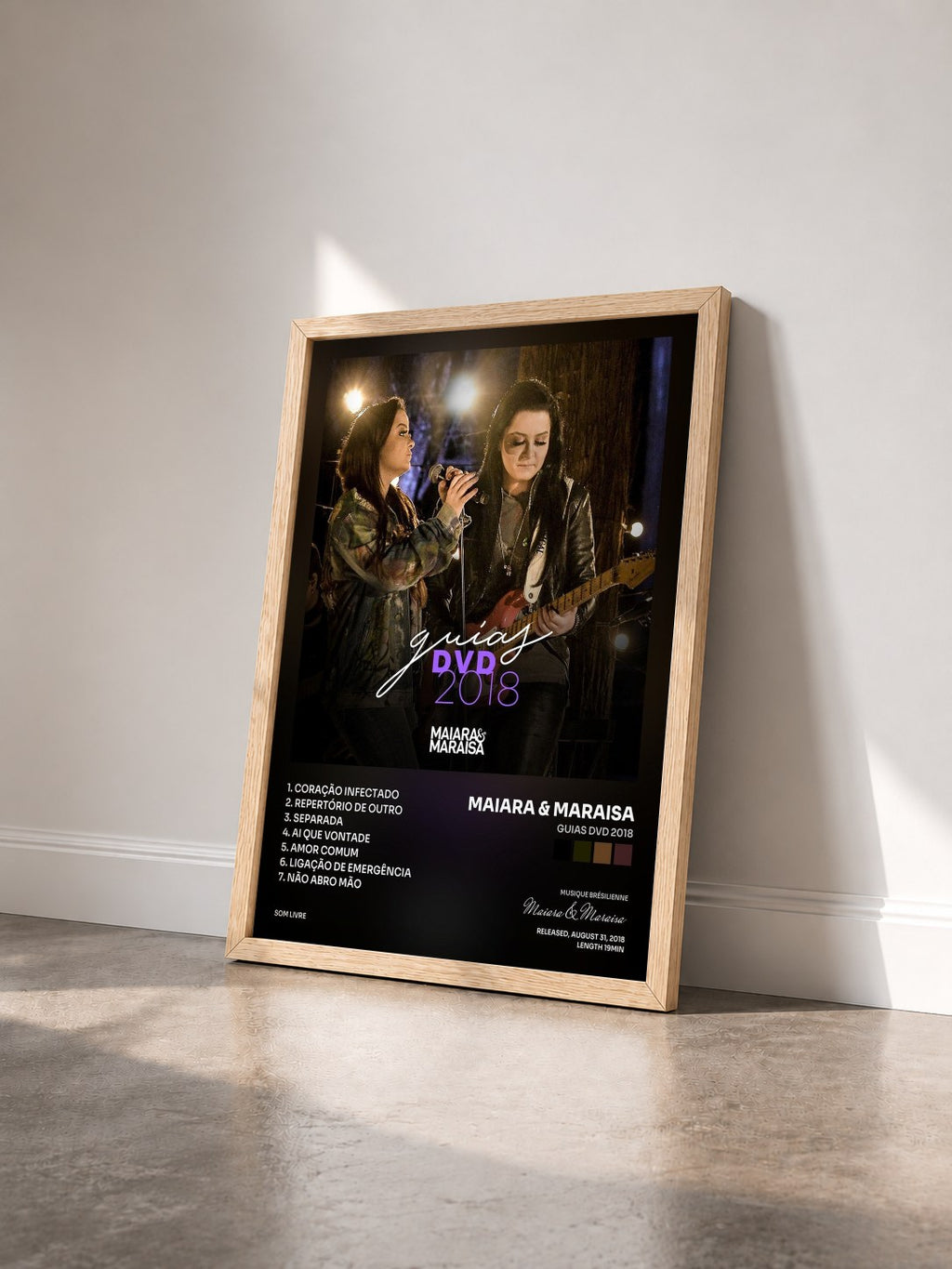#bois Tableau de l'album Guias Dvd 2018 de Maiara & Maraisa vu de trois quarts, cadre en bois brut