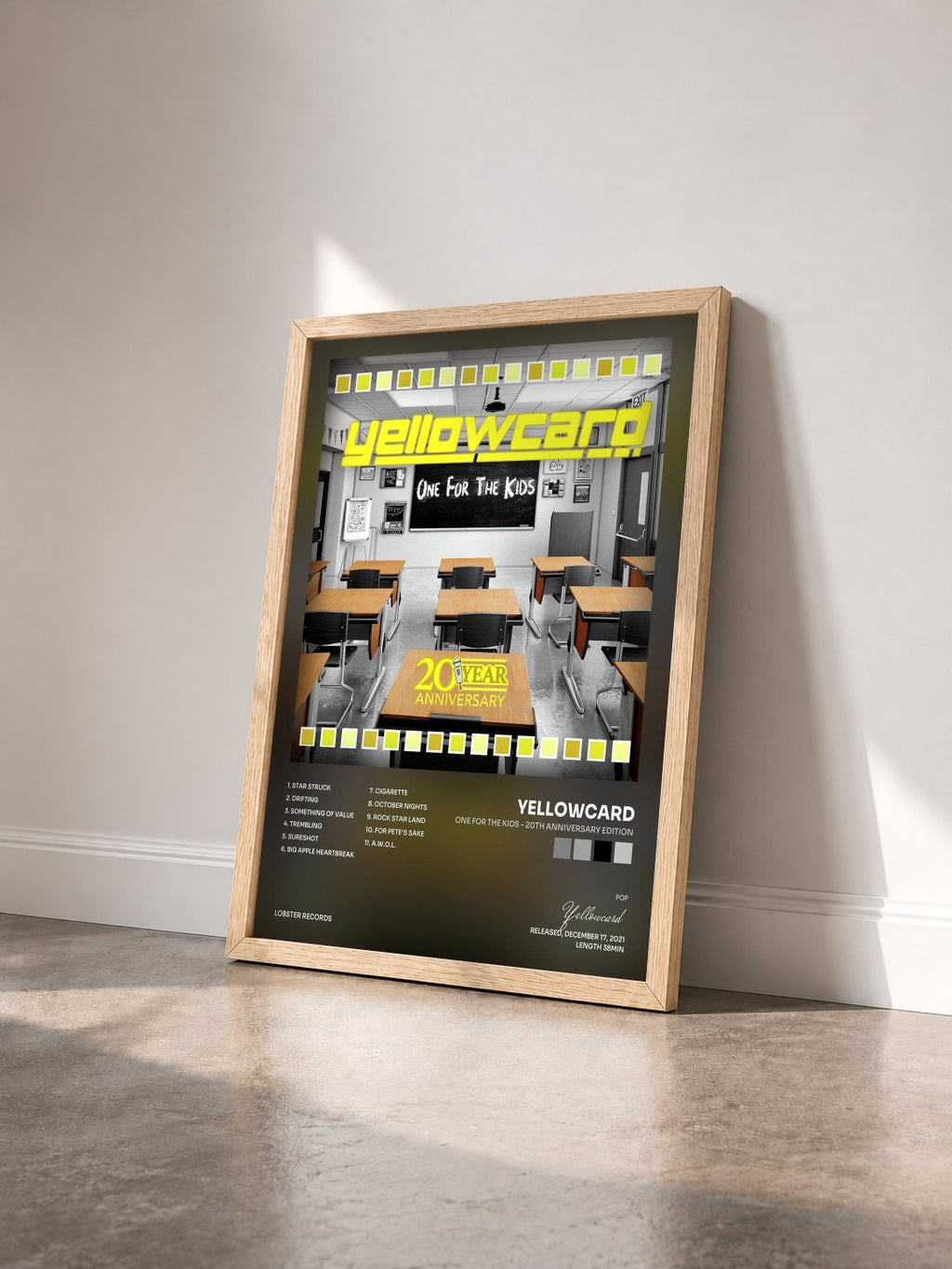 #bois Tableau de l'album One for the Kids - 20th Anniversary Edition de Yellowcard vu de trois quarts, cadre en bois brut