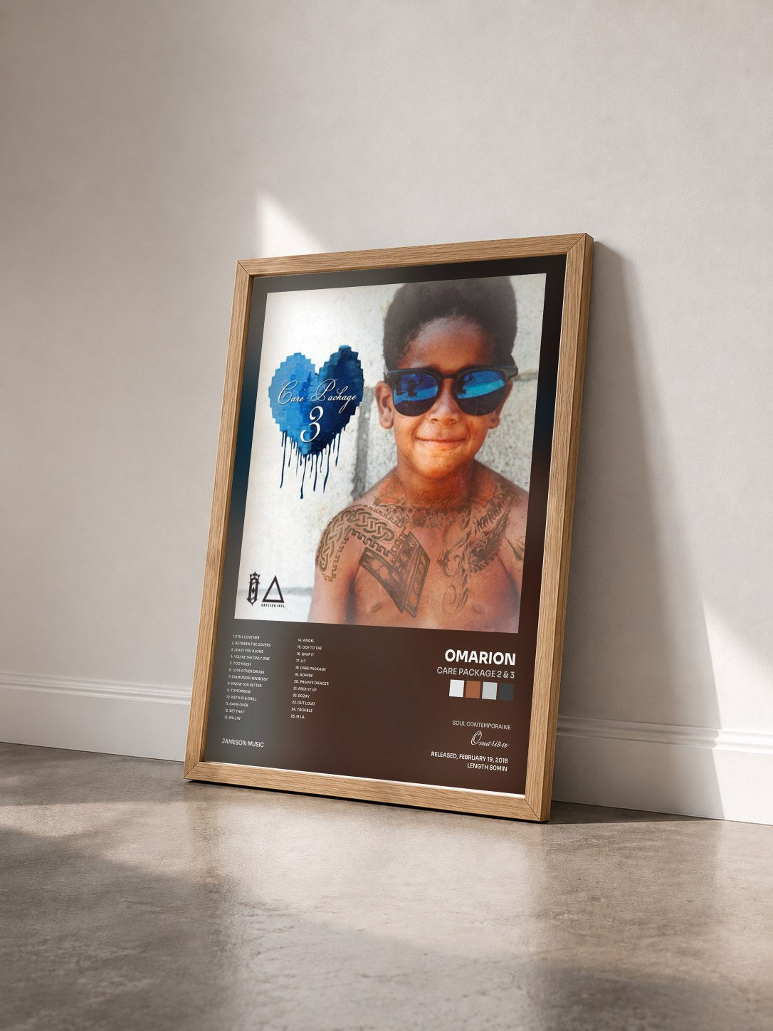 #bois Tableau de l'album Care Package 2 & 3 de Omarion vu de trois quarts, cadre en bois brut