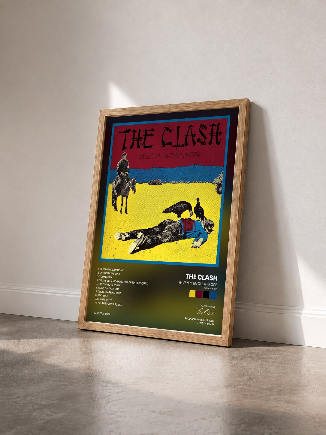 #bois Tableau de l'album Give 'Em Enough Rope (Remastered) de The Clash vu de trois quarts, cadre en bois brut