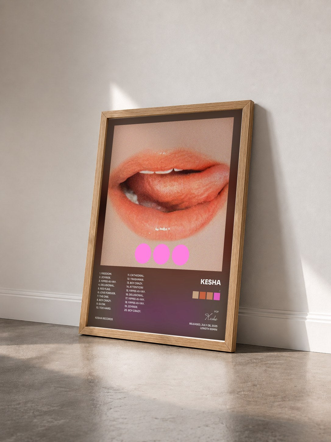 #bois Tableau de l'album . de Kesha vu de trois quarts, cadre en bois brut