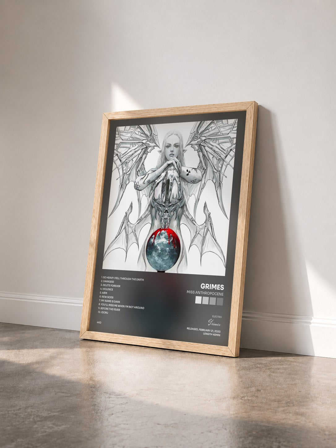 #bois Tableau de l'album Miss Anthropocene de Grimes vu de trois quarts, cadre en bois brut