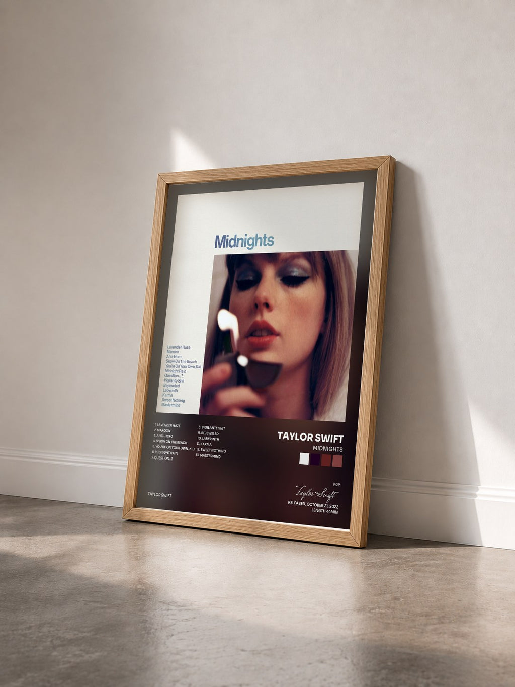 #bois Tableau de l'album Midnights de Taylor Swift vu de trois quarts, cadre en bois brut