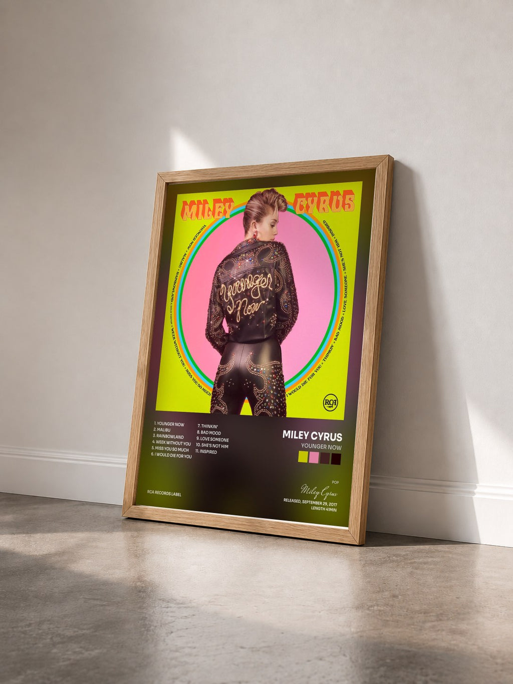 #bois Tableau de l'album Younger Now de Miley Cyrus vu de trois quarts, cadre en bois brut