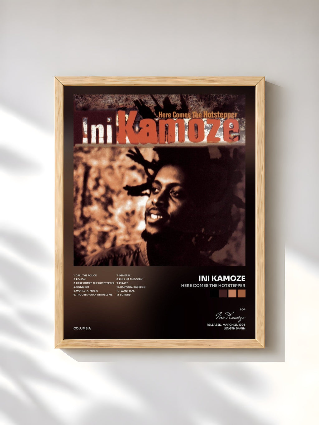 #bois Tableau de l'album Here Comes The Hotstepper de Ini Kamoze, cadre en bois brut, imprimé et encadré en France