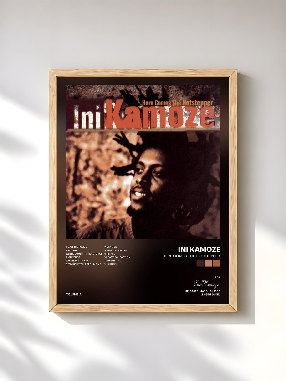 #bois Tableau de l'album Here Comes The Hotstepper de Ini Kamoze, cadre en bois brut, imprimé et encadré en France